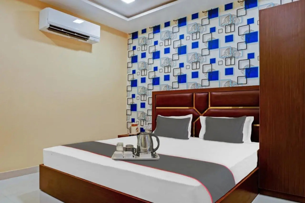 Праяградж: Collection O Hotel Blue Diamond