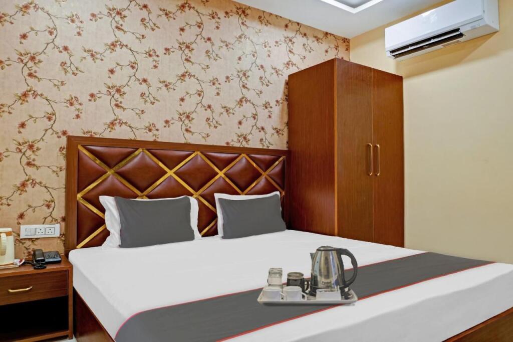Праяградж: Collection O Hotel Blue Diamond