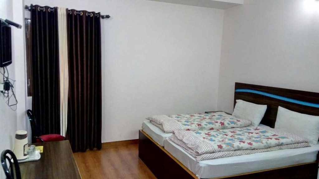 Сукха: Hotel Himadri Almora