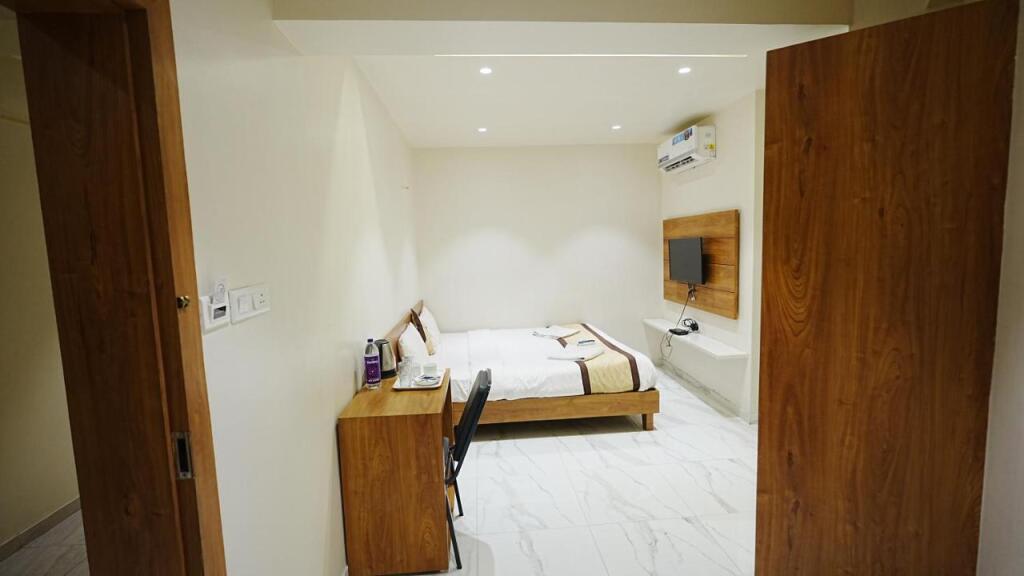 Пуна: LP Regency, Pune