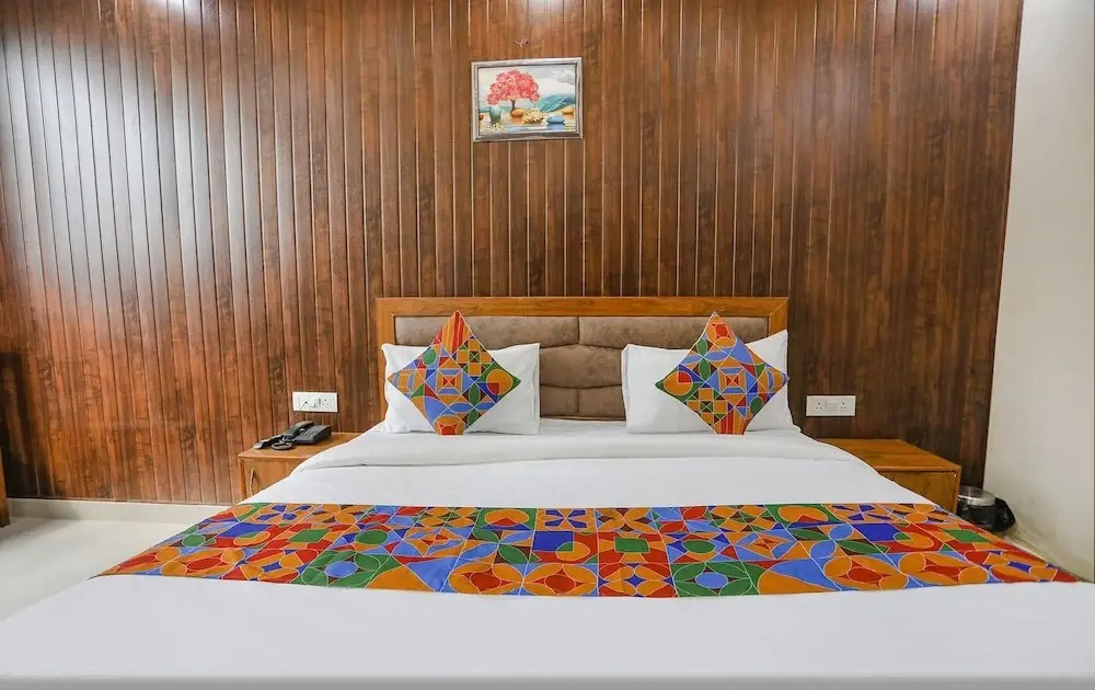 Нойда: Fabexpress Premium Luxury Stay