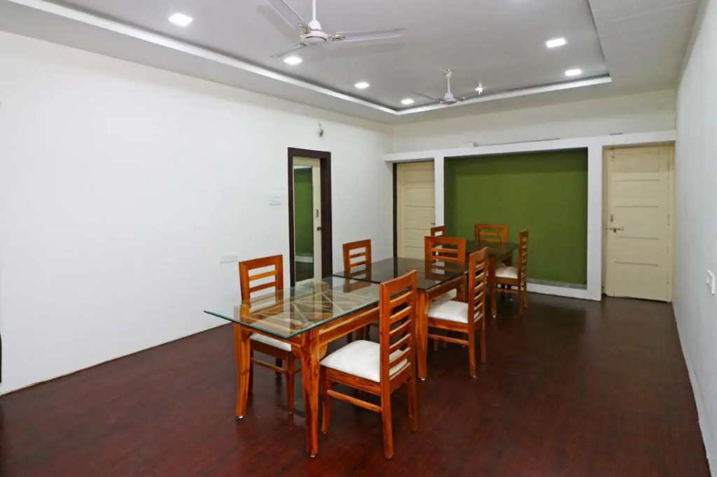 Райпур: OYO 18966 Krishna Hotel And Restaurant
