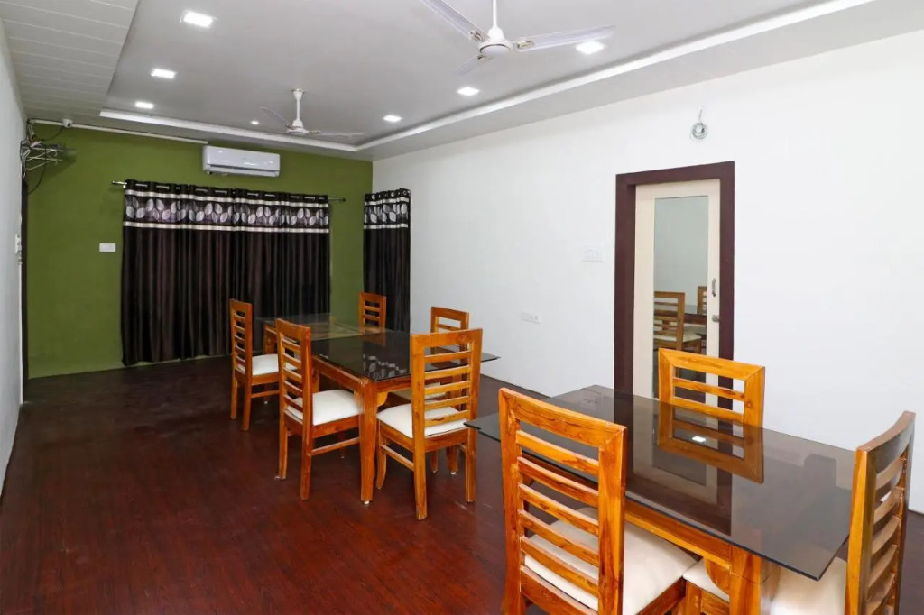 Райпур: OYO 18966 Krishna Hotel And Restaurant