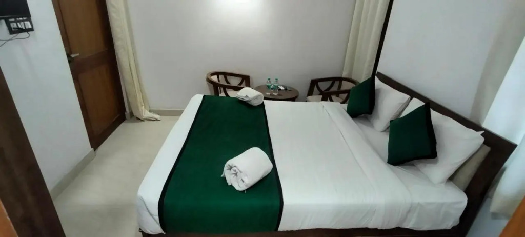 Праяградж: Hotel Aman Residency