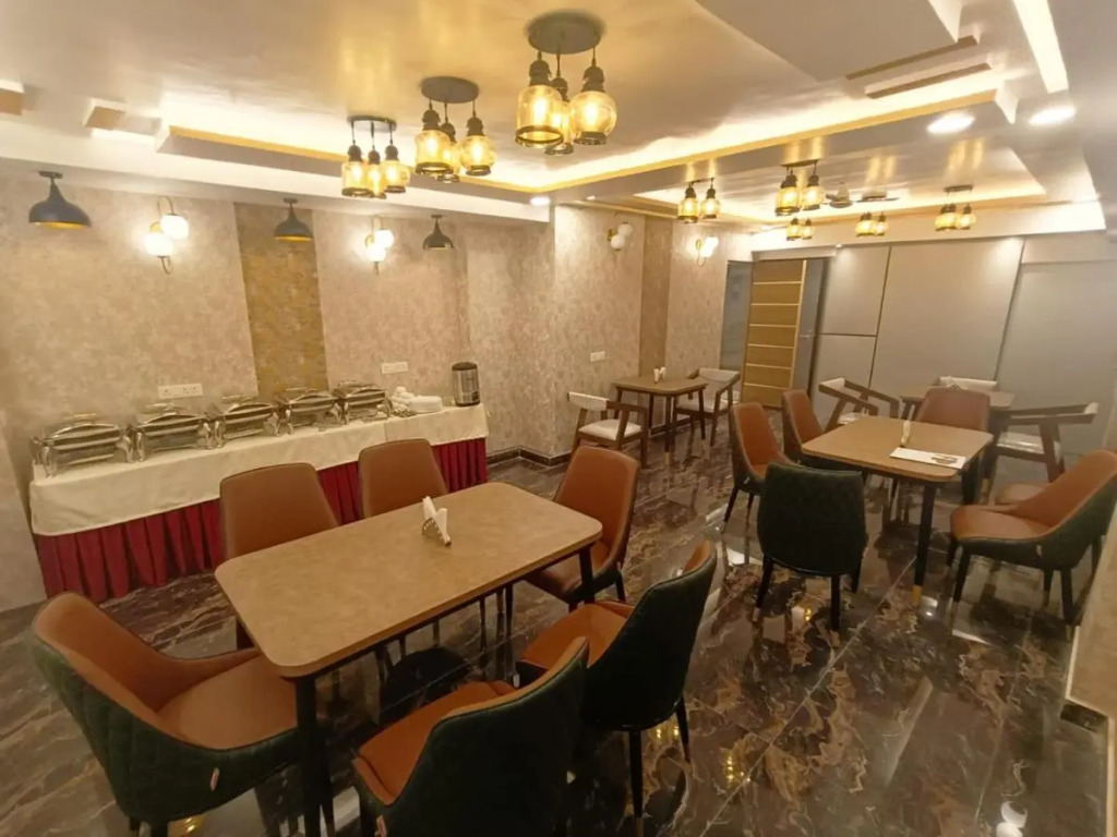 Праяградж: Hotel Aman Residency