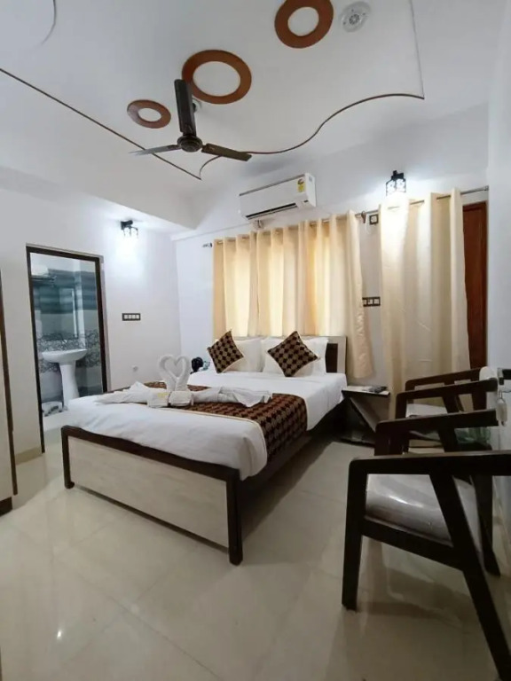 Праяградж: Hotel Aman Residency
