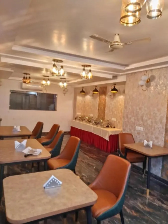 Праяградж: Hotel Aman Residency