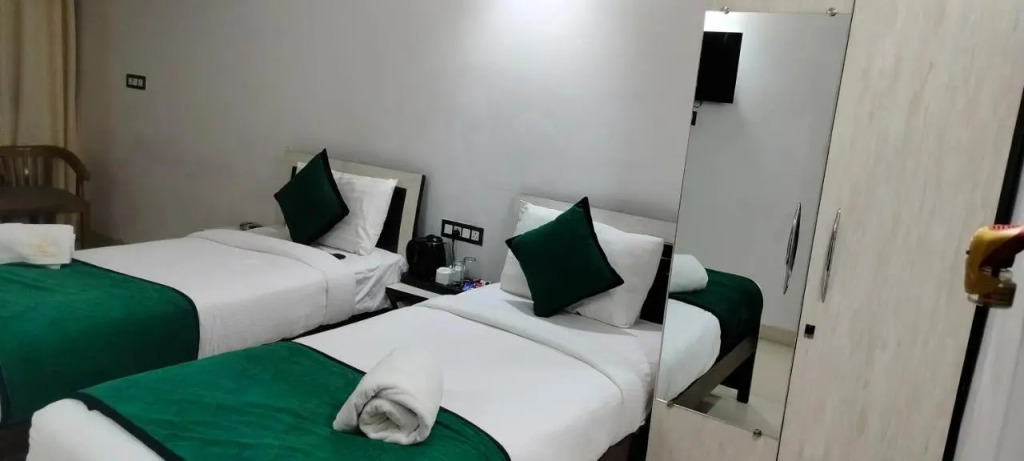 Праяградж: Hotel Aman Residency