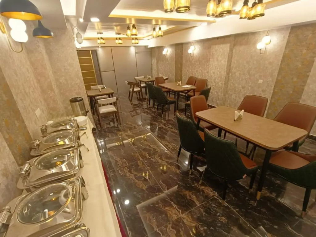 Праяградж: Hotel Aman Residency