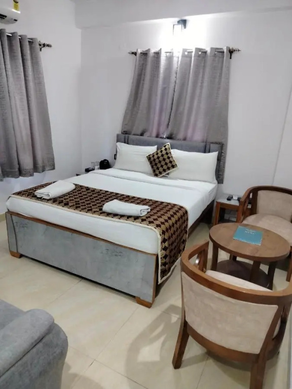 Праяградж: Hotel Aman Residency