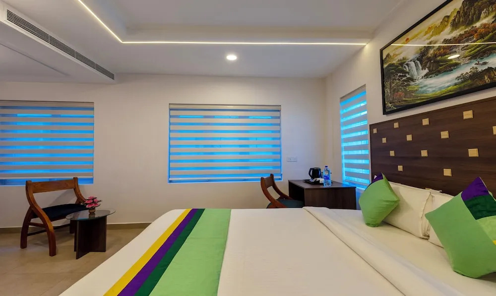 Аллеппи: Treebo vSaffron Regency,Punnamada Lake