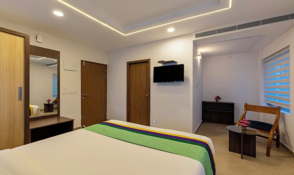 Аллеппи: Treebo vSaffron Regency,Punnamada Lake