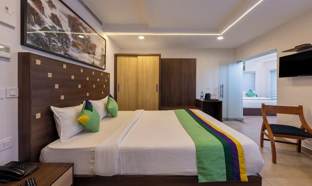 Аллеппи: Treebo vSaffron Regency,Punnamada Lake