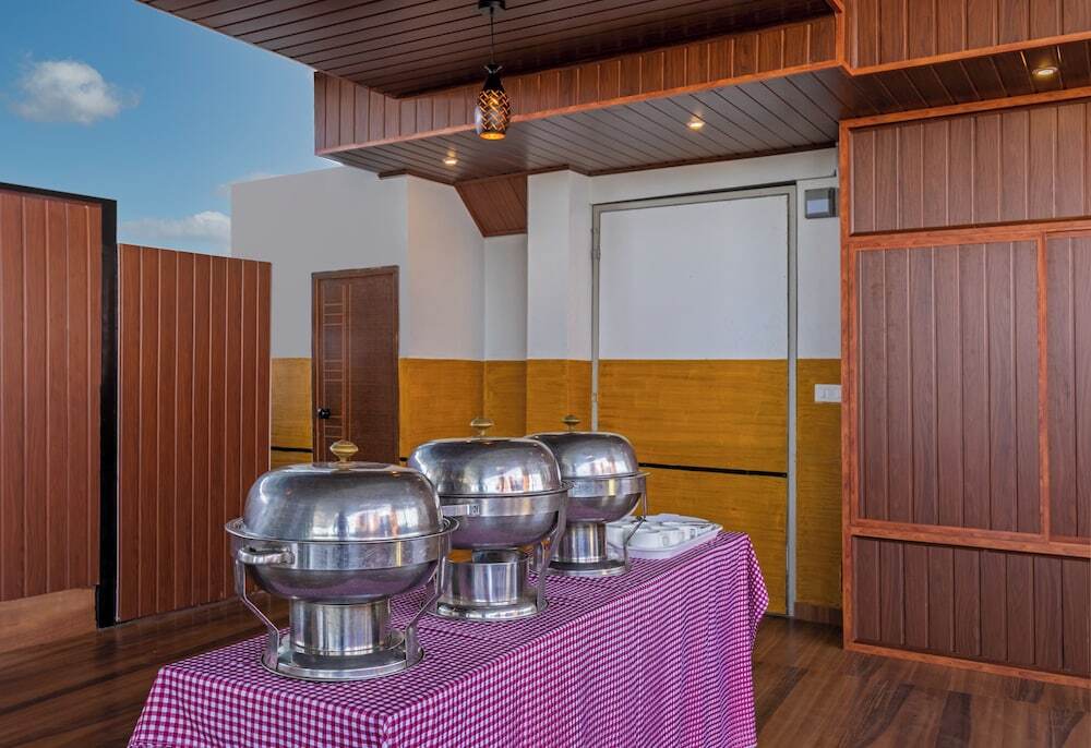Аллеппи: Treebo vSaffron Regency,Punnamada Lake