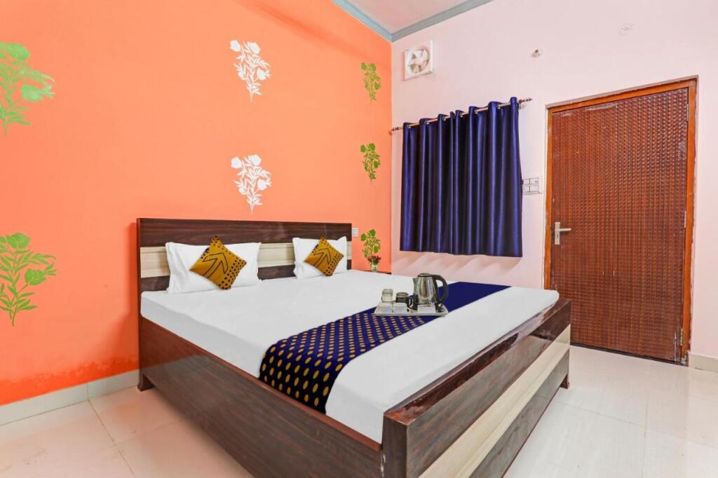 Рудрапур: SPOT ON 701525 Krishna Hotel And Marriage Lawn