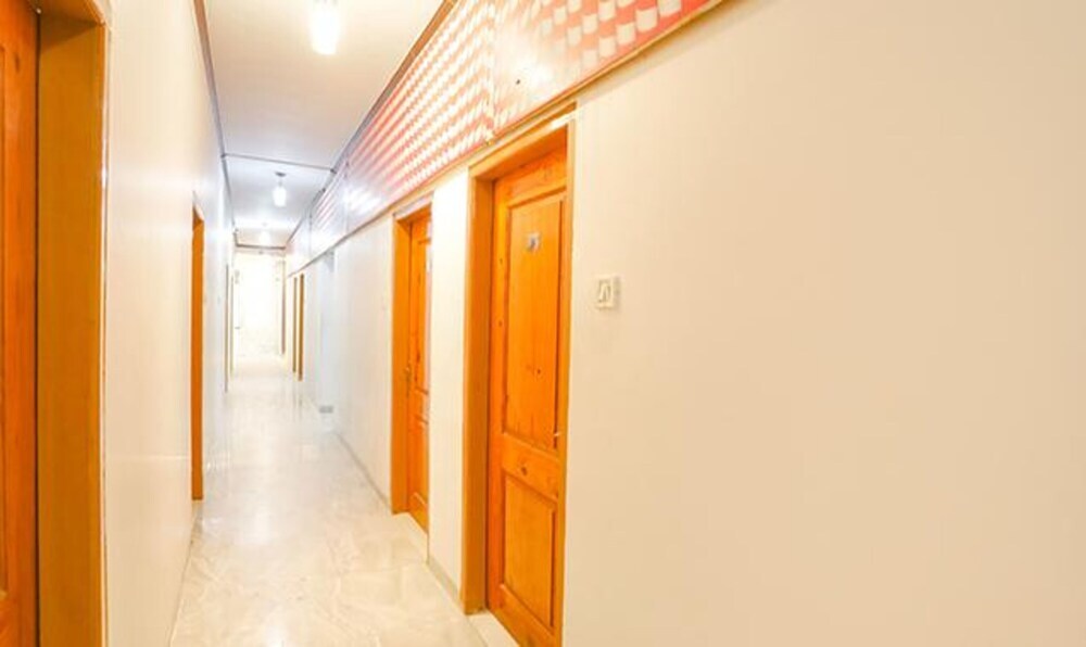 Сарнатх: Fabhotel Lotus Inn