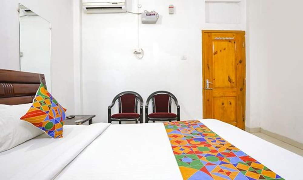 Сарнатх: Fabhotel Lotus Inn