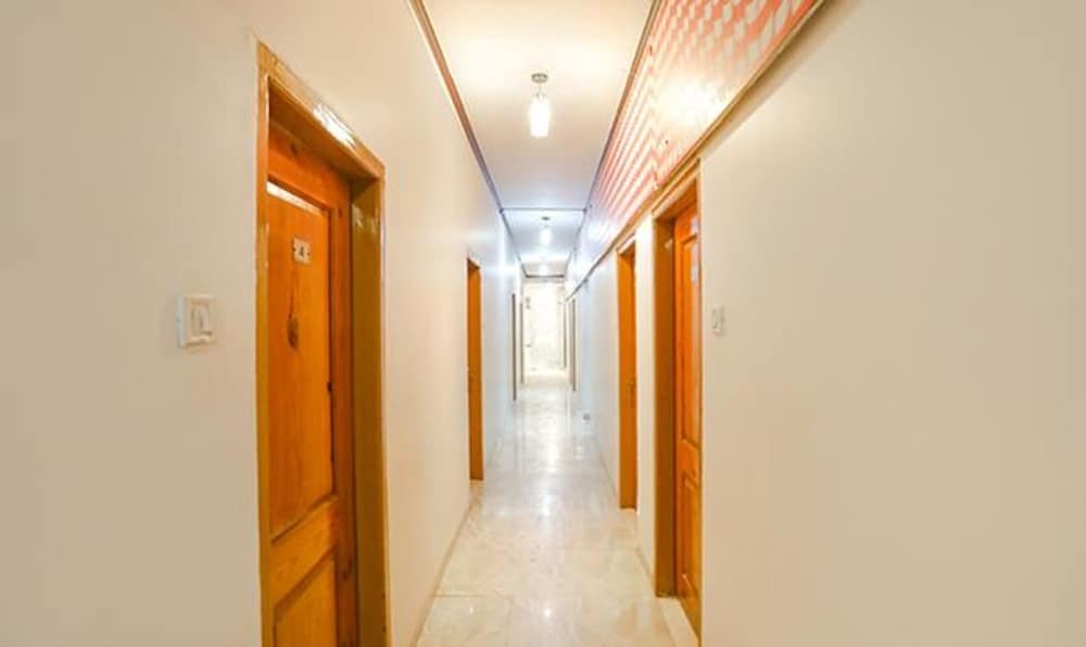 Сарнатх: Fabhotel Lotus Inn