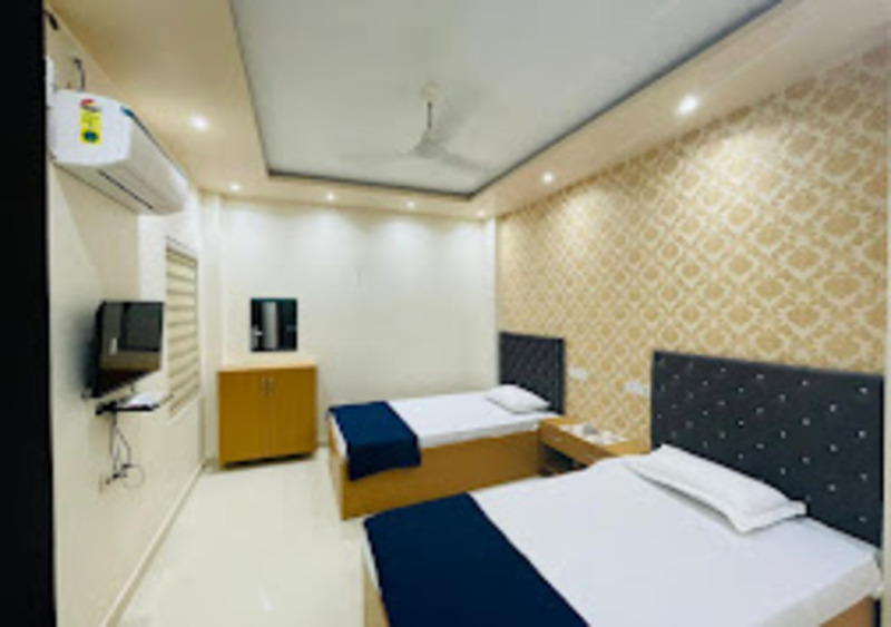 Сарнатх: Fabhotel Us Inn