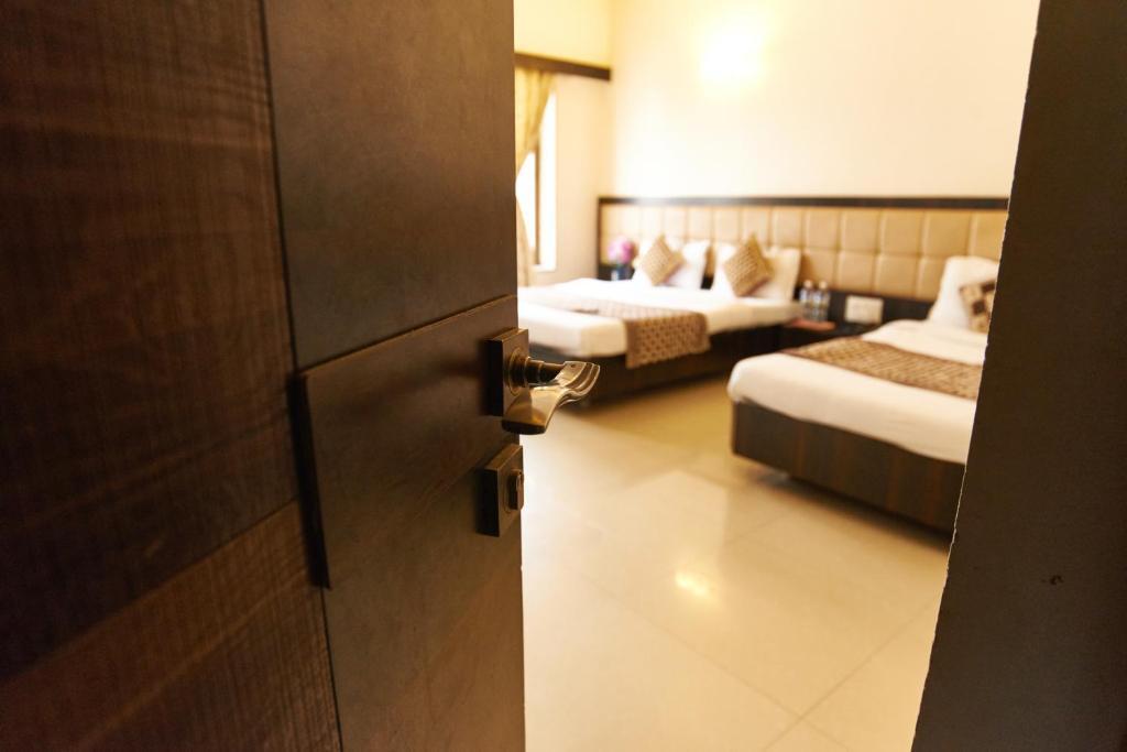 Ширди: Hotel Ganpati Palace by WB Economy