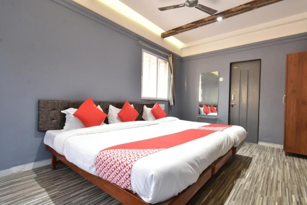 Солапур: Hotel Ashirwad, Solapur