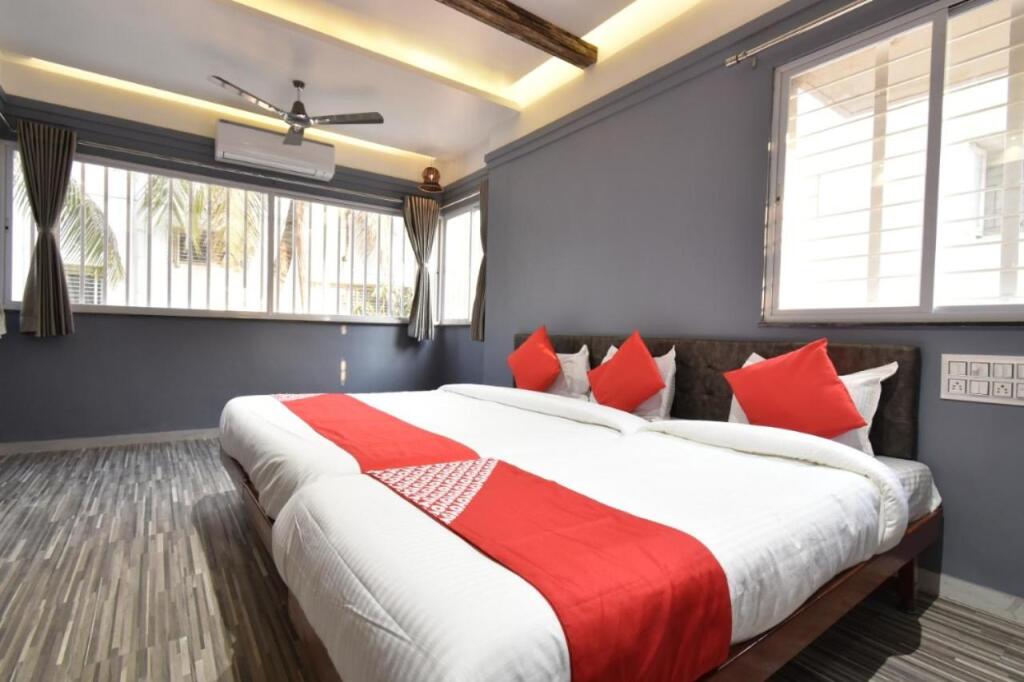 Солапур: Hotel Ashirwad, Solapur