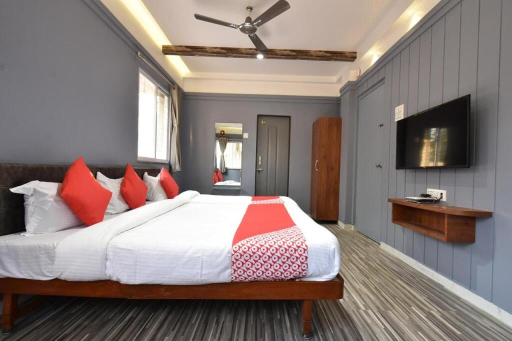 Солапур: Hotel Ashirwad, Solapur