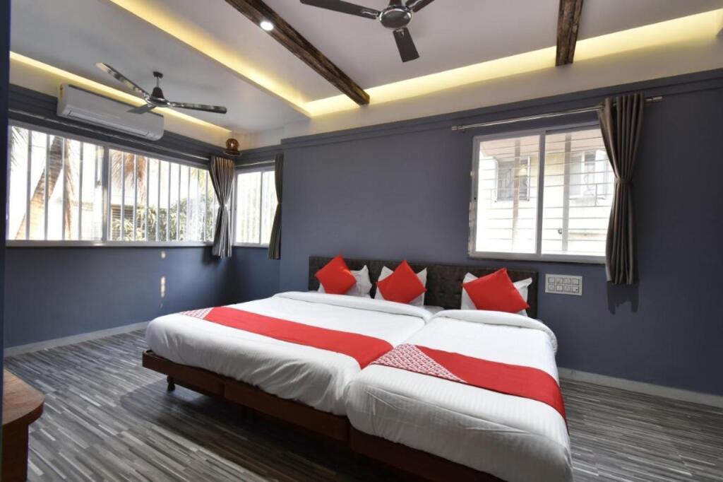 Солапур: Hotel Ashirwad, Solapur