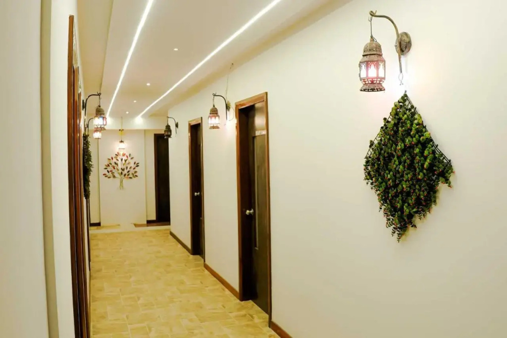 Сурат: OYO 700407 Atlantis Hotel