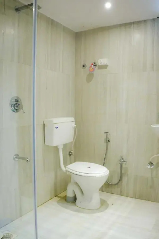 Сурат: OYO 700407 Atlantis Hotel