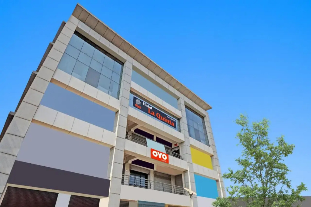 Сурат: OYO Flagship 808117 Hotel La Quinta