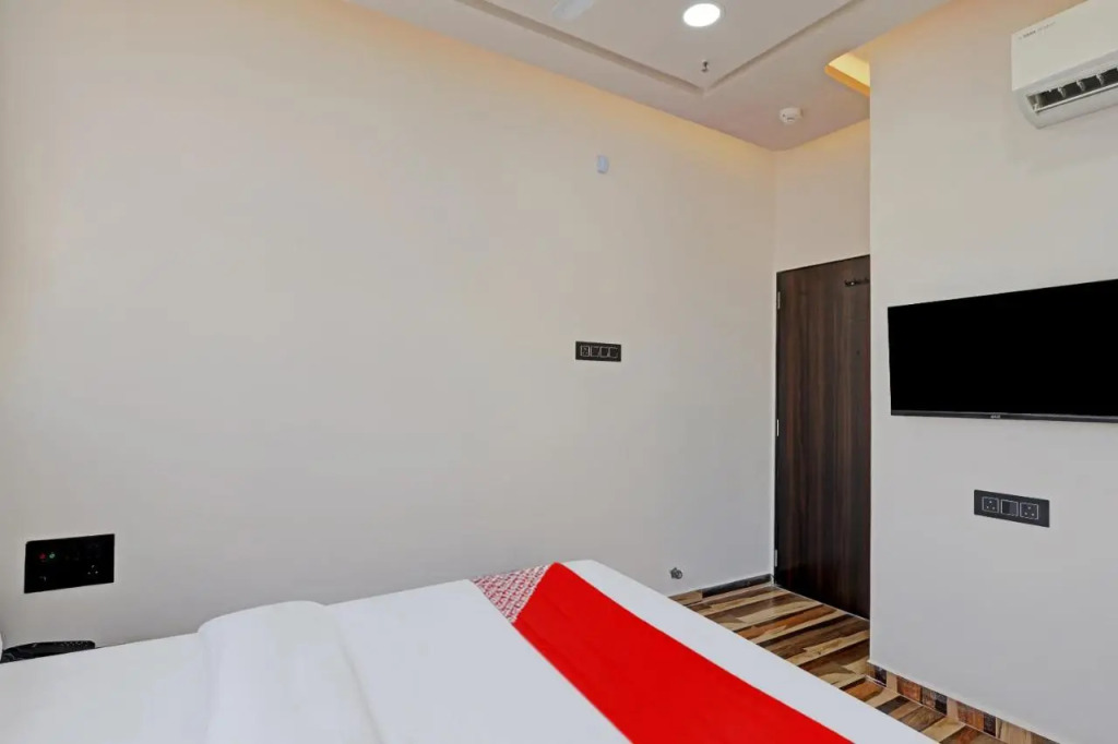 Сурат: OYO Flagship 808117 Hotel La Quinta