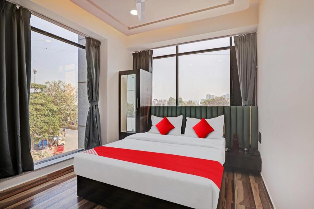 Сурат: OYO Flagship 808117 Hotel La Quinta