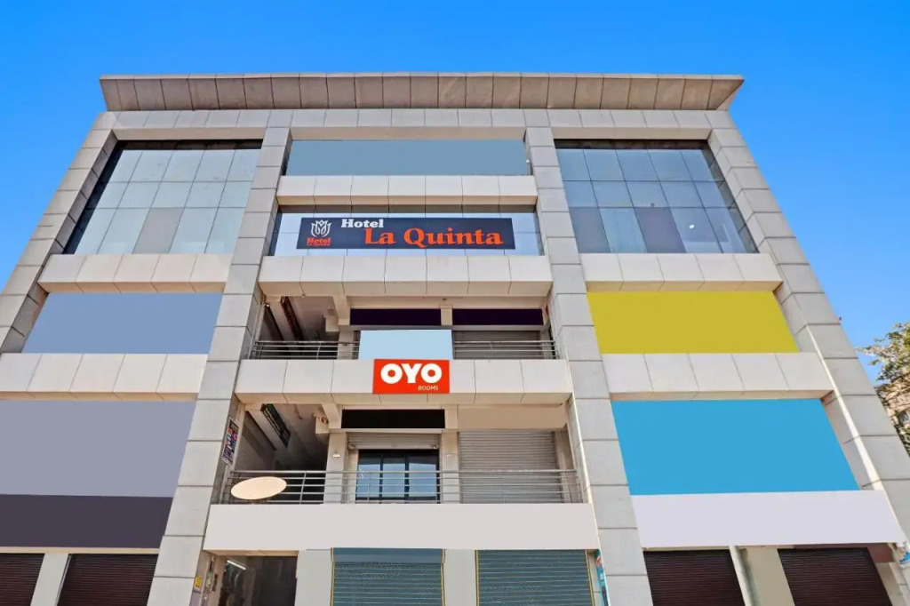 Сурат: OYO Flagship 808117 Hotel La Quinta