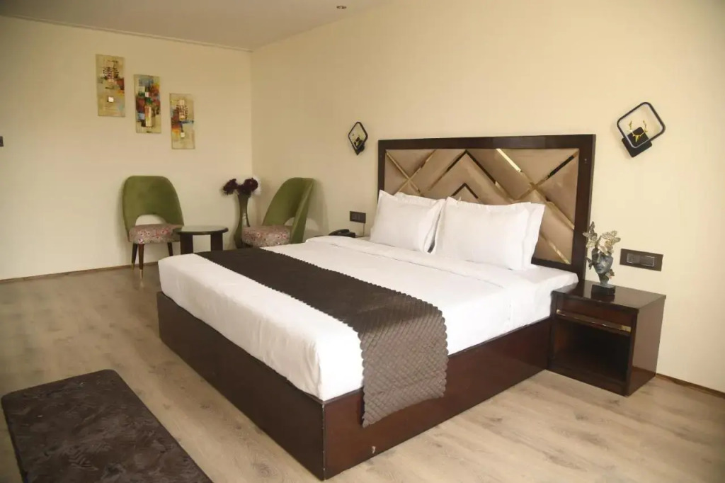 Шиллонг: Hotel Cloud Social