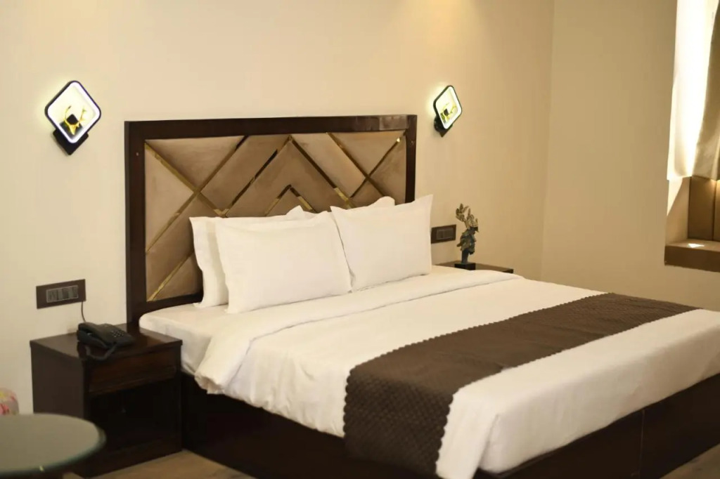 Шиллонг: Hotel Cloud Social