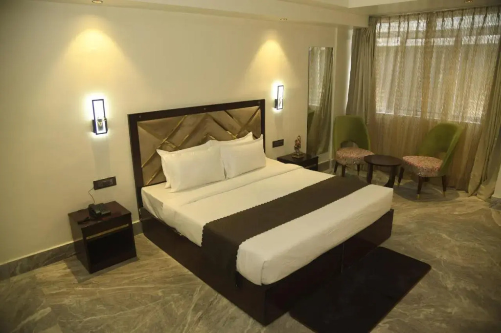 Шиллонг: Hotel Cloud Social
