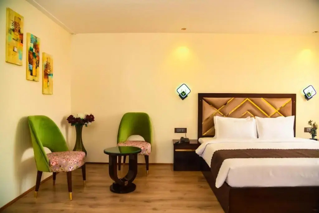 Шиллонг: Hotel Cloud Social