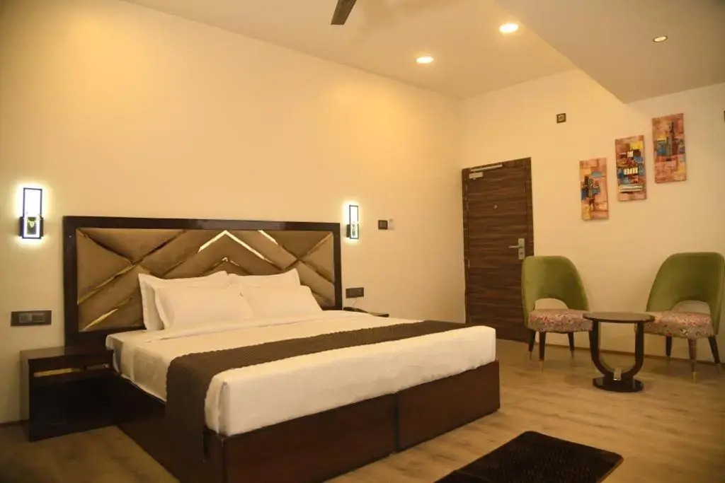 Шиллонг: Hotel Cloud Social
