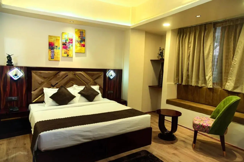 Шиллонг: Hotel Cloud Social