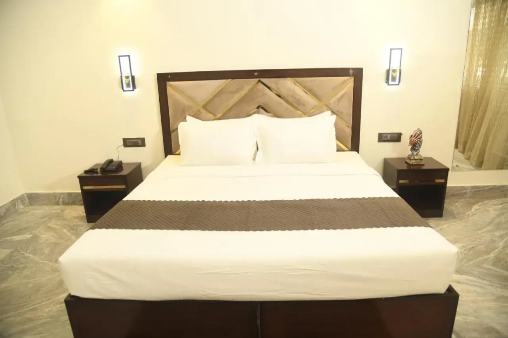 Шиллонг: Hotel Cloud Social