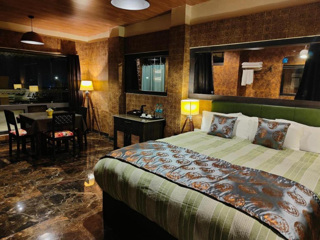 Шиллонг: Hotel Acropolis