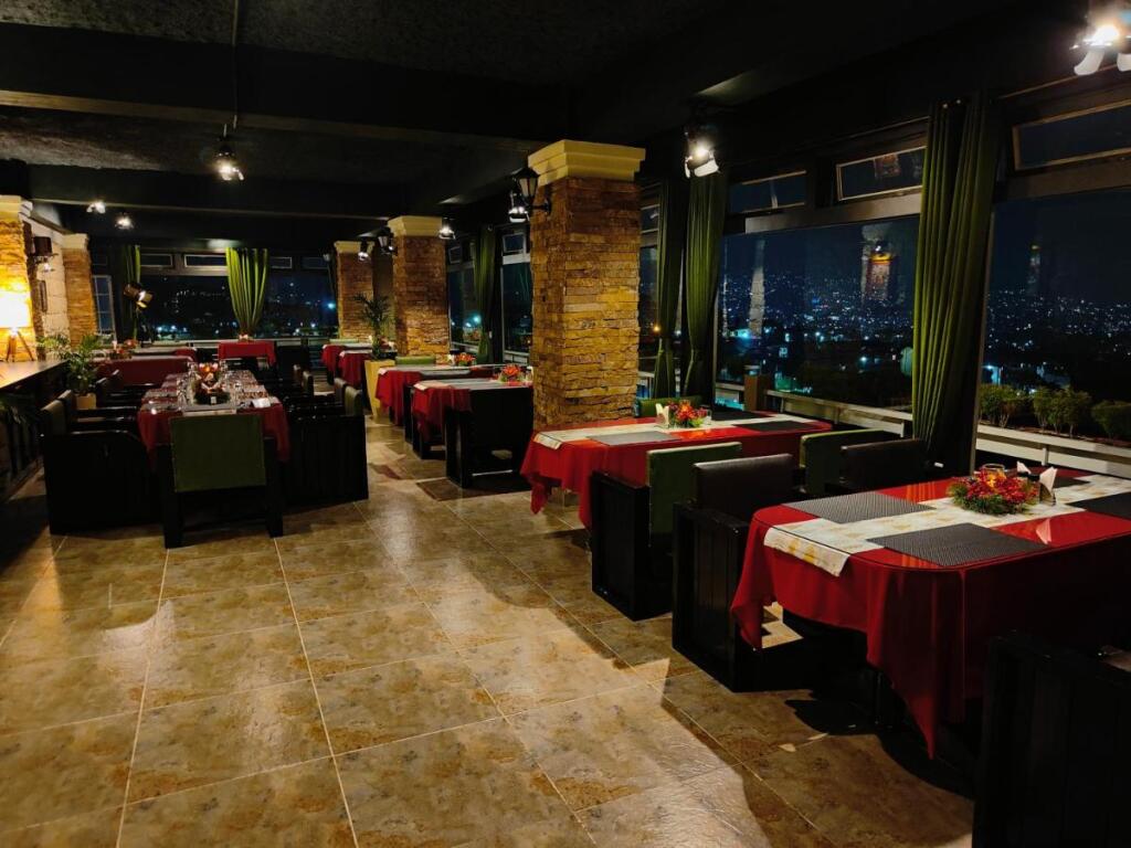 Шиллонг: Hotel Acropolis
