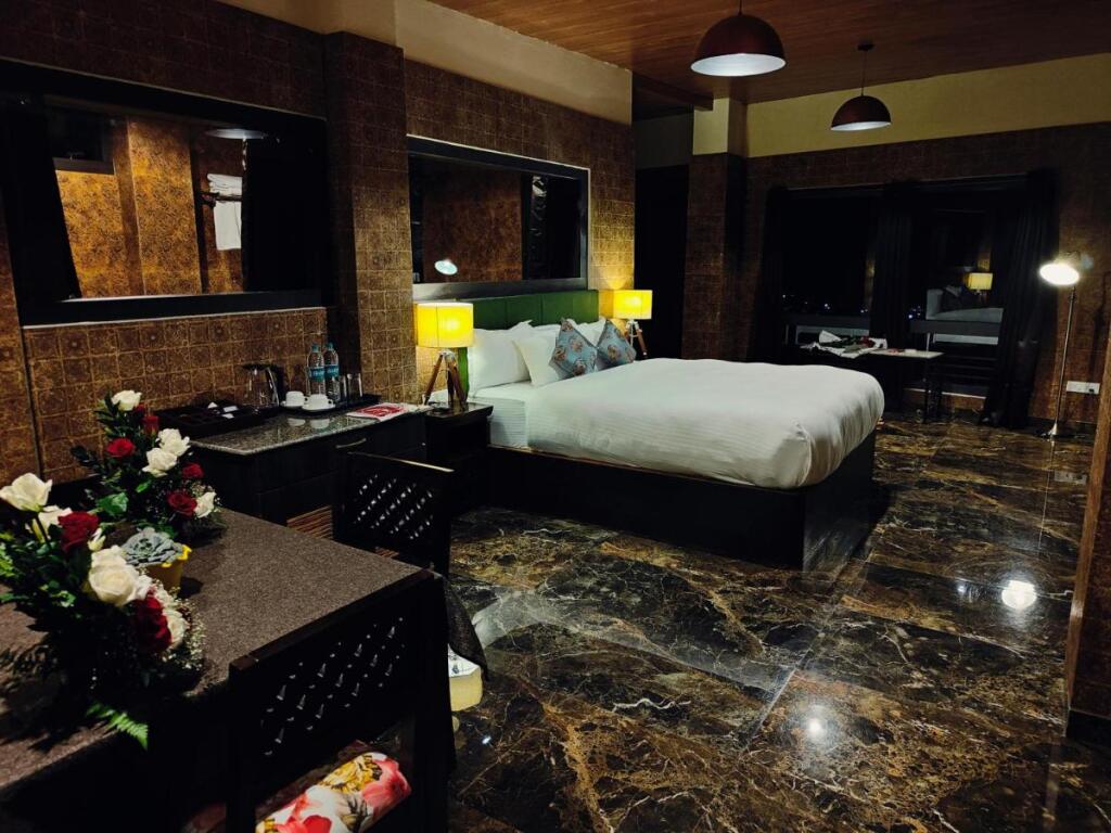 Шиллонг: Hotel Acropolis
