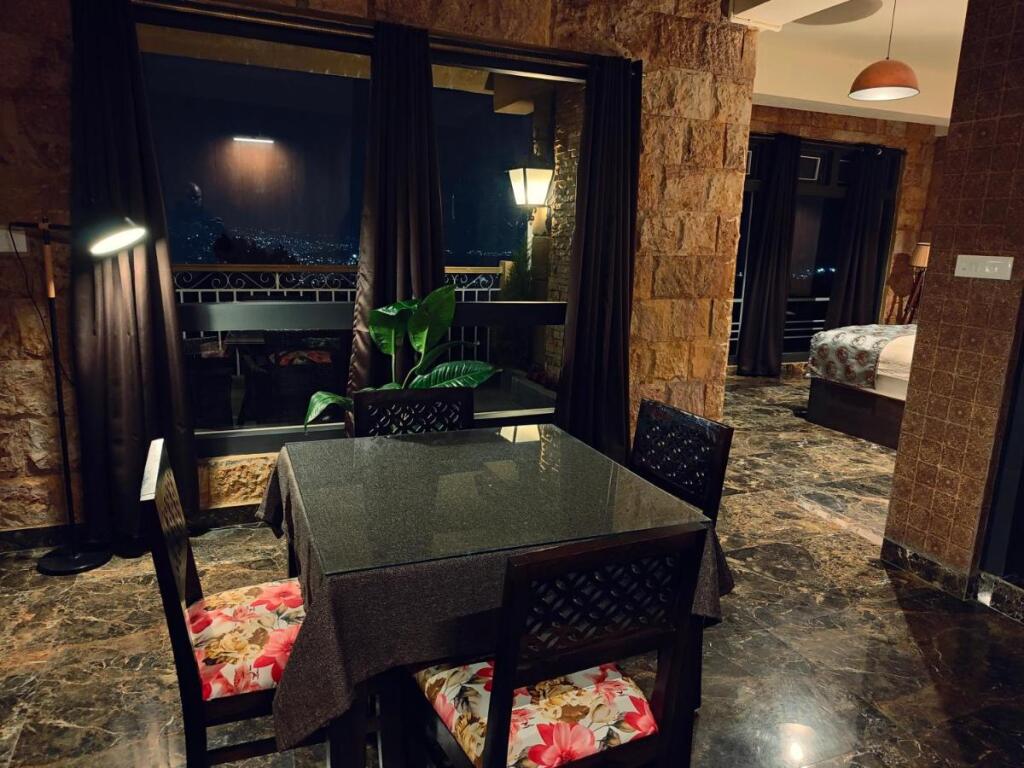 Шиллонг: Hotel Acropolis