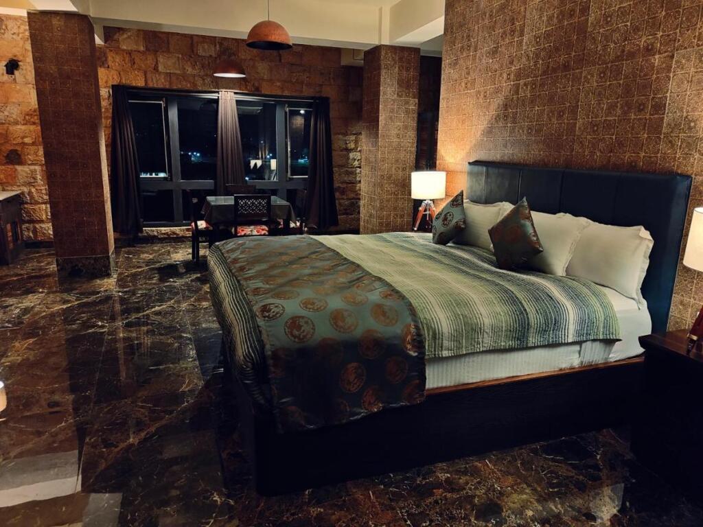 Шиллонг: Hotel Acropolis