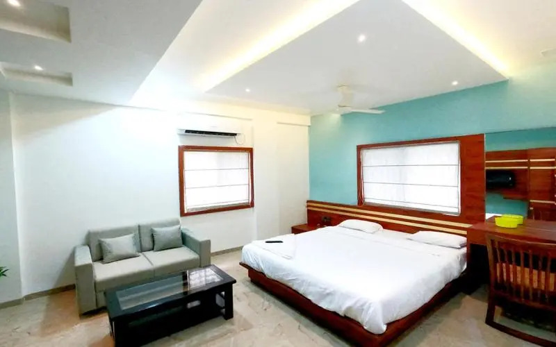 Ширди: Hotel United House