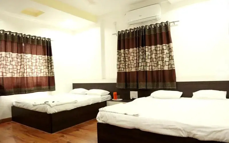 Ширди: Hotel United House
