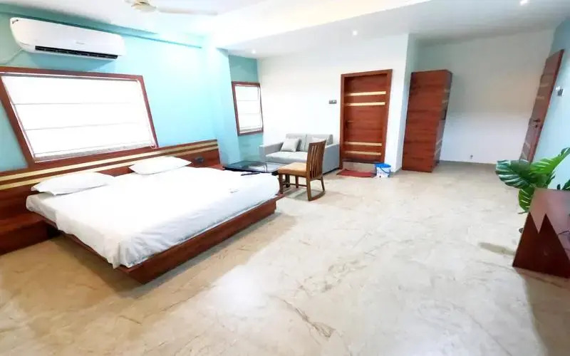 Ширди: Hotel United House
