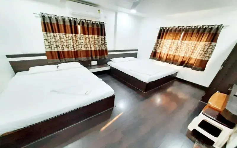 Ширди: Hotel United House